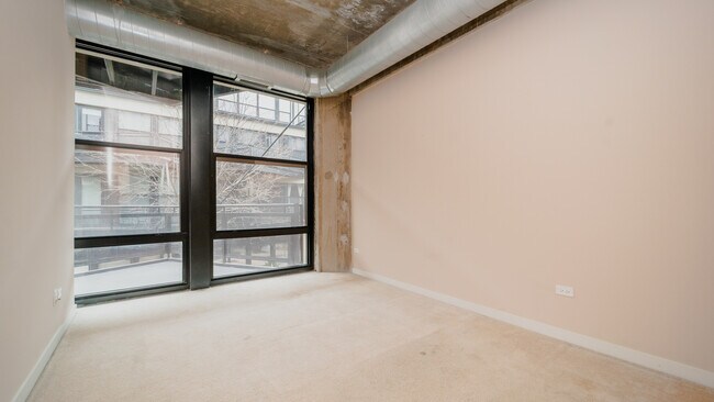 Building Photo - 1150 W 15th St