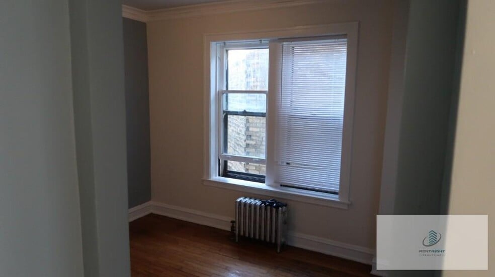 Building Photo - 4588 N Elston Ave