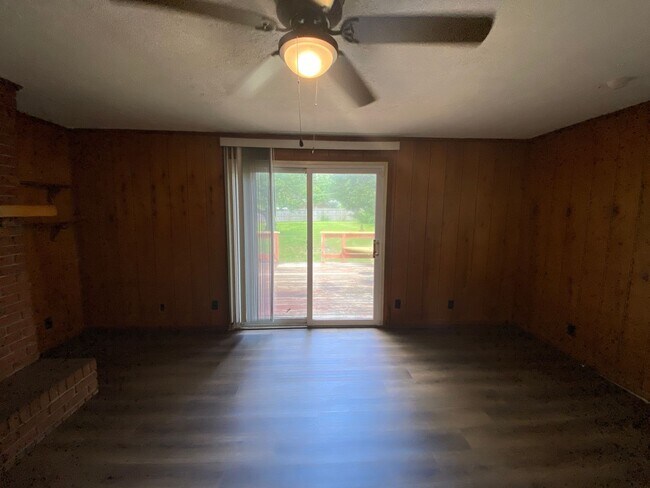 Building Photo - Welcome to Blueberry Hills located off Nicholasville Rd     20260615