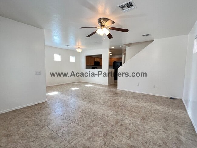 Building Photo - Beautiful Three Bedroom 2 and 1/2 Bath Home