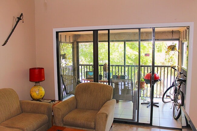 Building Photo - Lovely home in  Windhover Condos