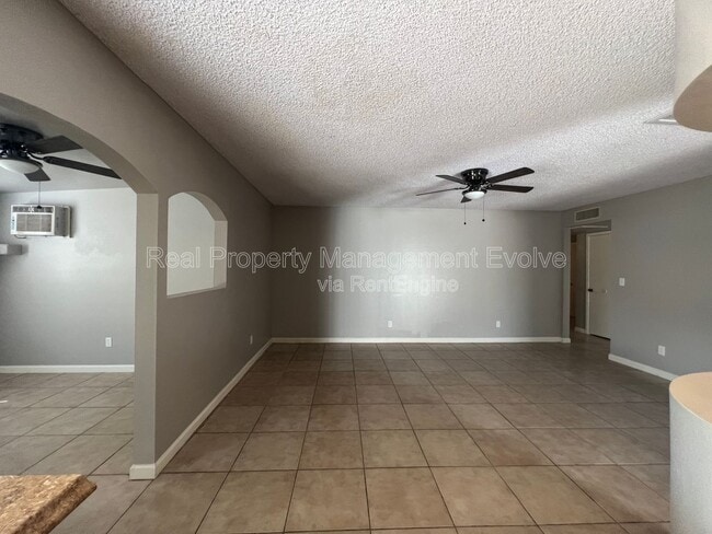 Building Photo - 6521 W Palo Verde Ave