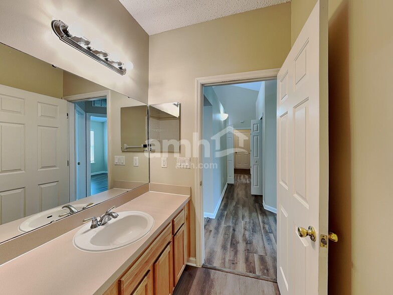 Building Photo - 976 Ashton Cove Terrace
