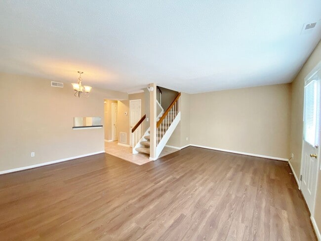Building Photo - Amazing 2 Bedroom Townhome in Washington Square! Available 03-06-26! All Appliances Convey!