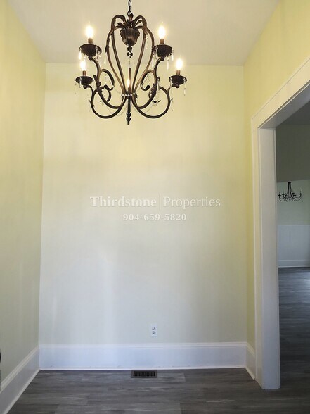 Building Photo - 212 E 6th St