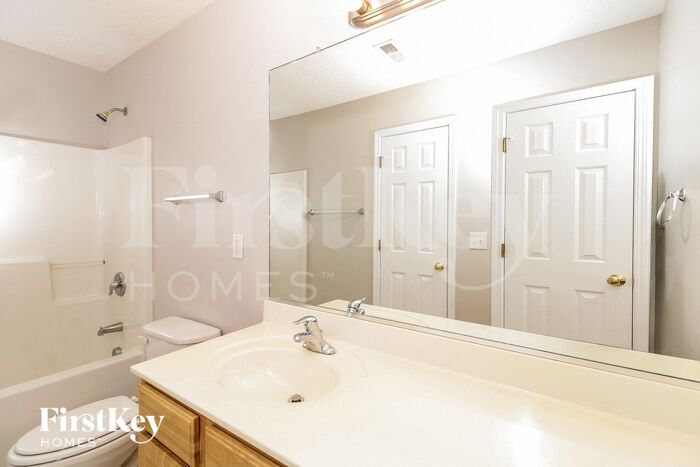 Building Photo - 6161 Glen Way Dr