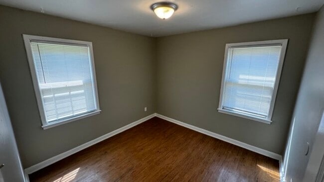 Building Photo - 2311 Imogene St