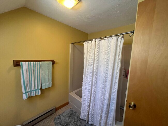 Building Photo - 35 Woodland Pines Rd