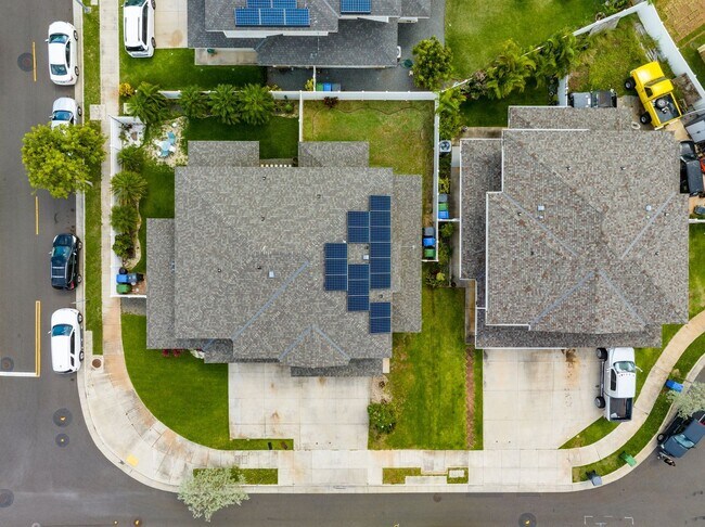 Building Photo - Welcome to this bright and inviting 3 bedroom