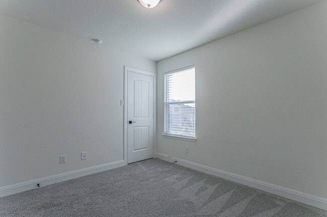 Building Photo - Bright & Beautiful 4 Bedroom two story home!