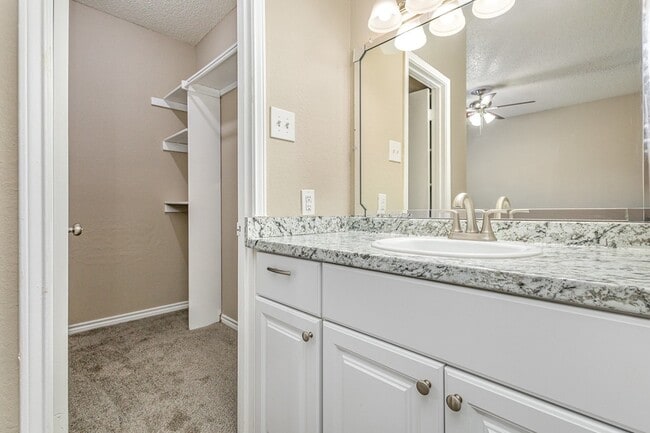 Building Photo - 3643 W Northgate Dr