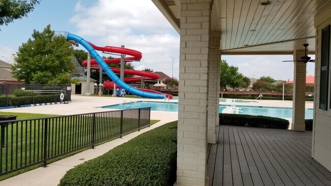 Building Photo - Wonderful 3-2-2 in Crowley ISD!