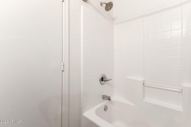 Building Photo - 2250 E Deer Valley Dr