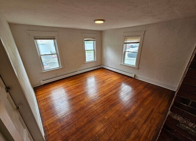 Building Photo - 5 Brookdale St