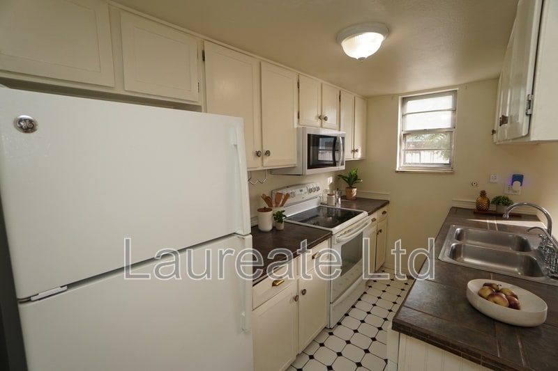 Building Photo - 5 S Elati St