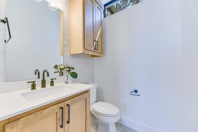 Building Photo - 2401 Trailside Dr