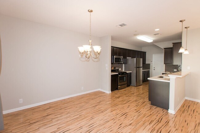 Building Photo - Model Home in City Side Condo Community