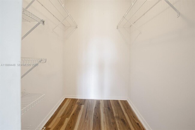 Building Photo - 9431 Boca Cove Cir