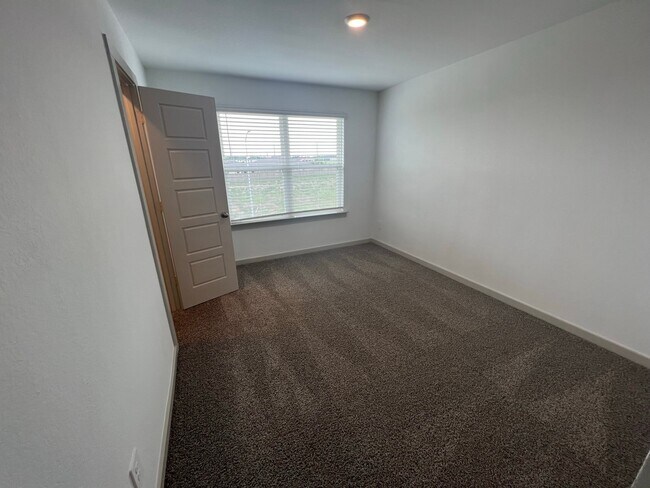Building Photo - 7719 Brushwood Dr