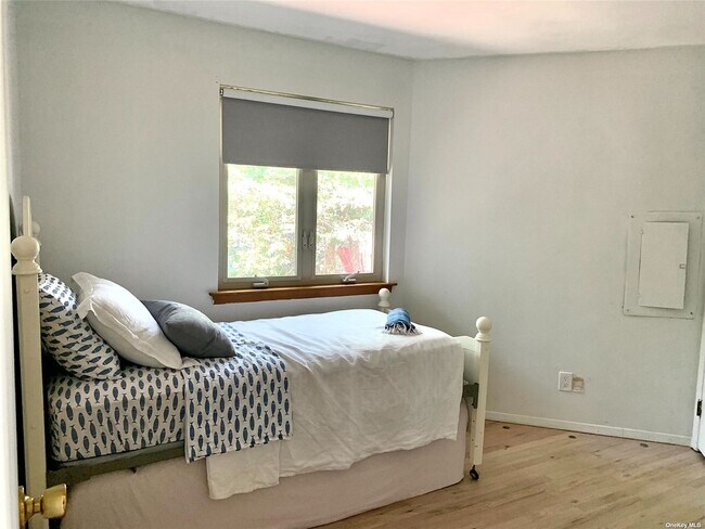 Building Photo - 155 Sound Ave