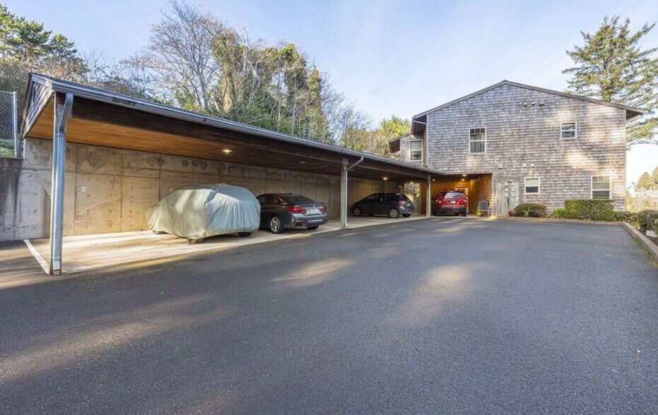 Off Street Parking: 1 covered, 1 uncovered - 425 SE Shell Ave