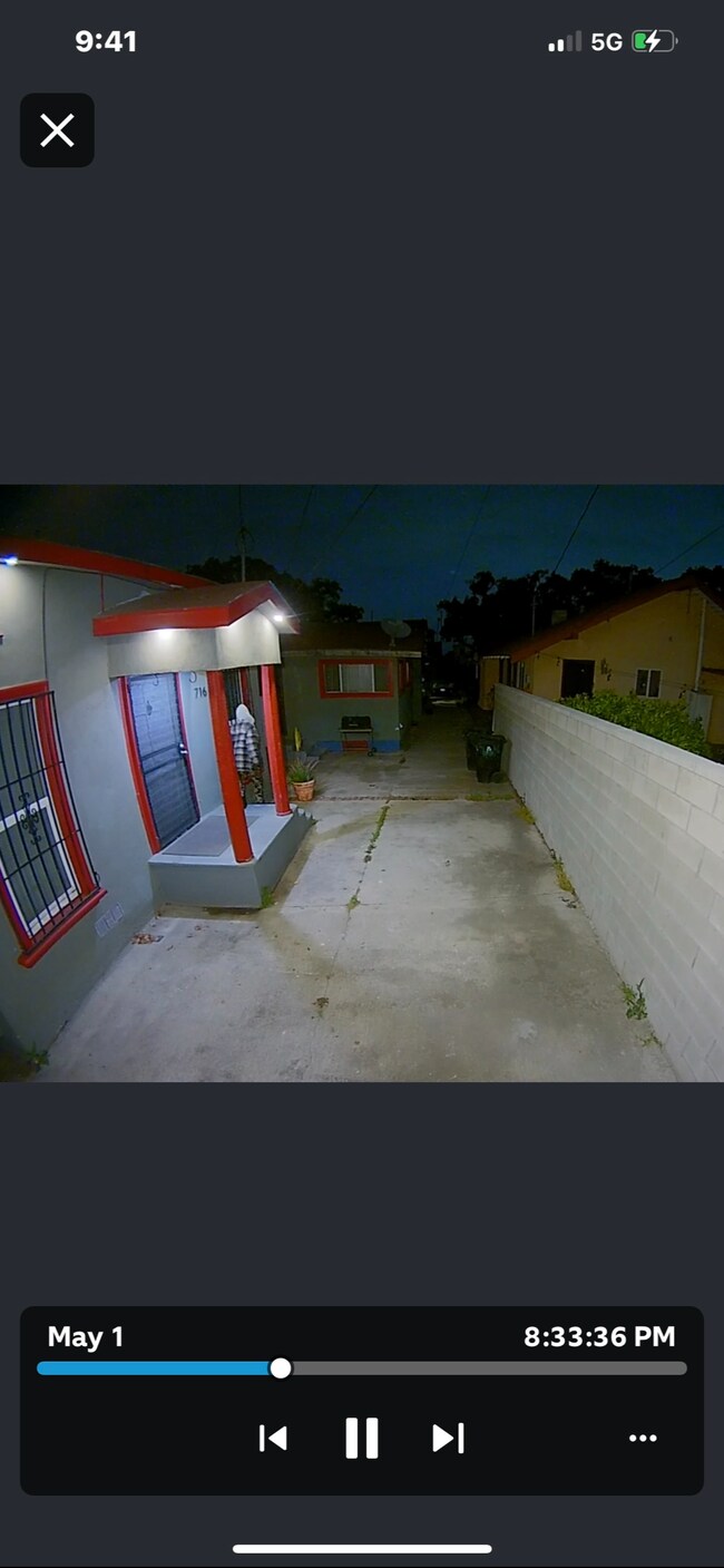 Building Photo - 716 W 60th St