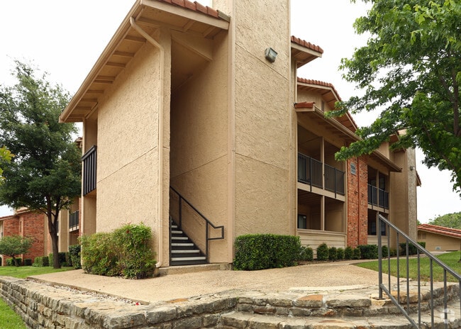 Building Photo - Calloway at Las Colinas