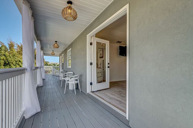 Building Photo - 156 Meadow Ave