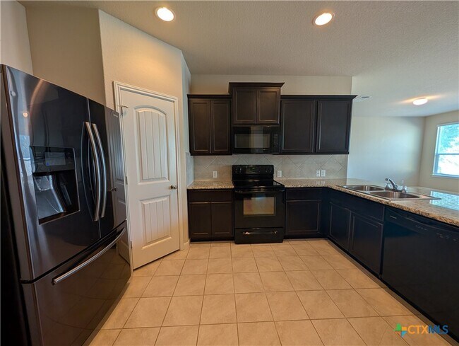 Building Photo - 1330 Ace Ranch St