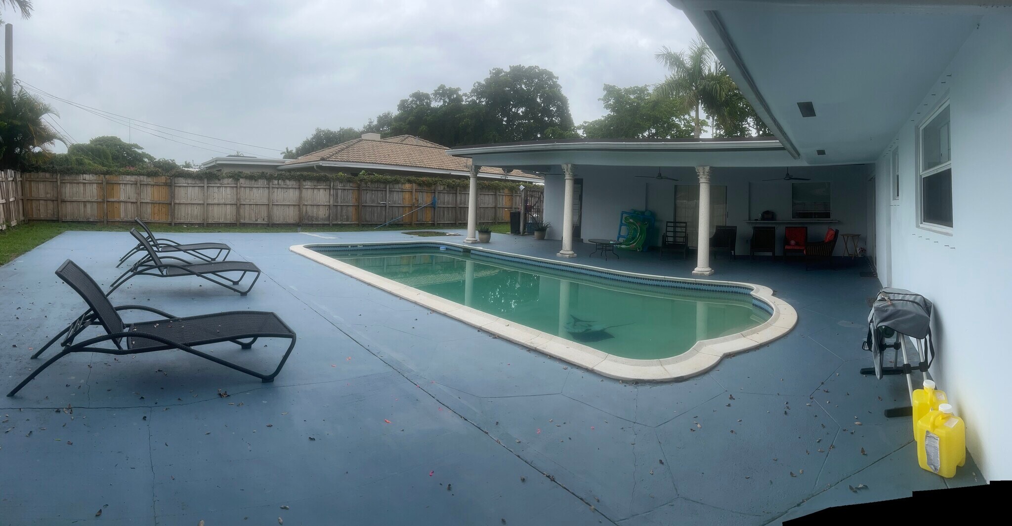 Building Photo - 880 NW 72nd Ter