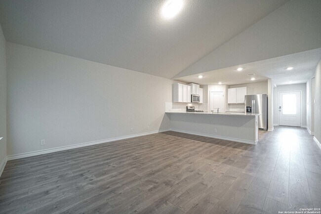 Building Photo - 909 Rolling River