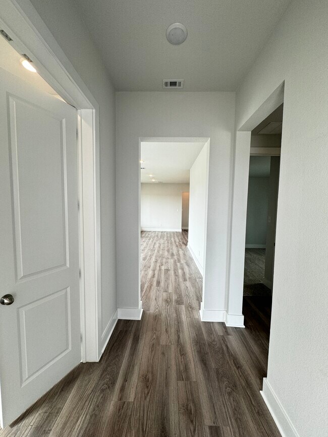 Building Photo - 2701 Painted Trl