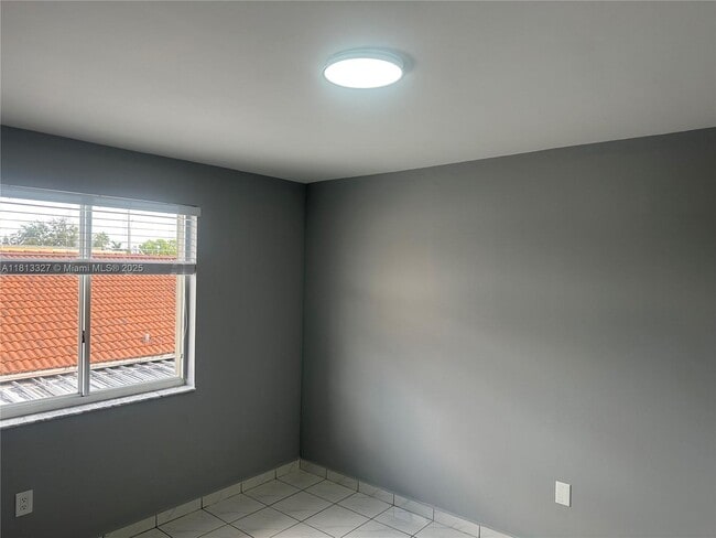 Building Photo - 3252 W 70th St