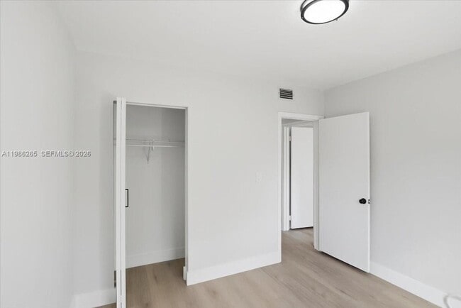 Building Photo - 1400 NE 43rd Ct