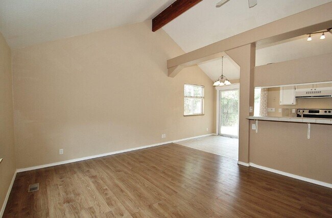 Building Photo - Clean & Move-In Ready Single-Level Home