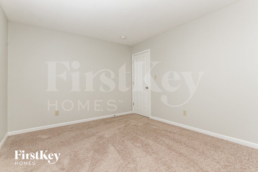 Building Photo - 860 Treyburn Green Dr