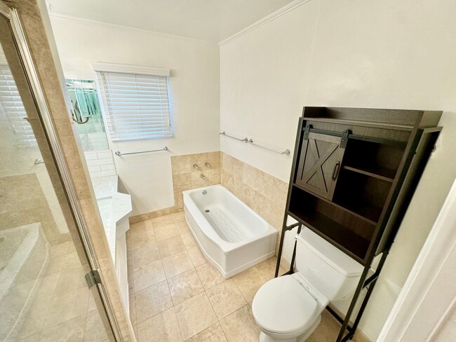 Building Photo - Charming North Hollywood Home