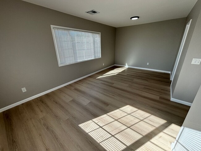 Building Photo - Upgraded 3 bedroom home!