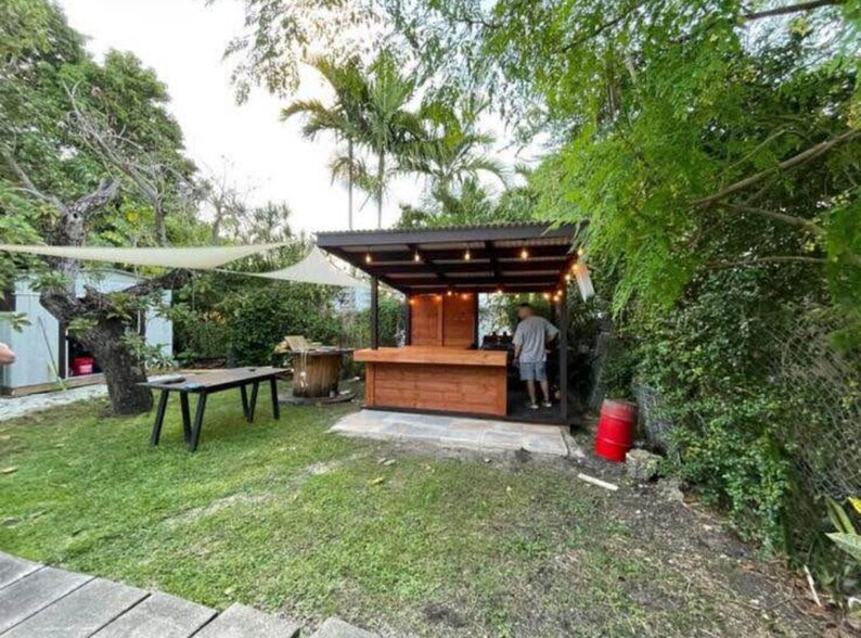 Building Photo - 3315 SW 9th Ter