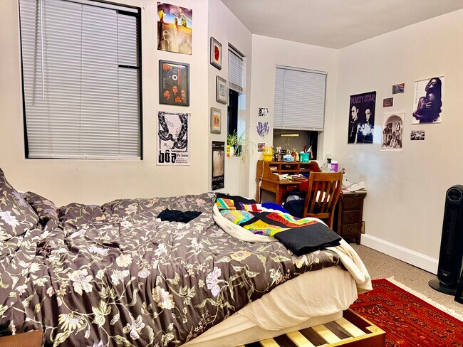 Building Photo - 833-835 Beacon St. Unit B