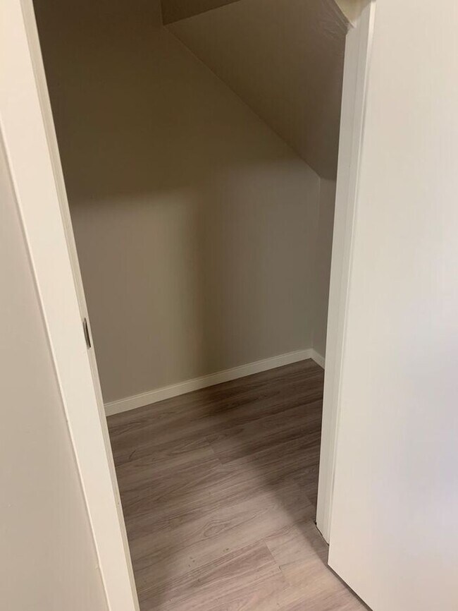 Building Photo - Spacious 2 Bed 1.5 Bath Townhome in Murray...