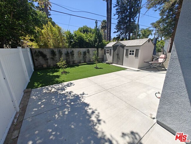Building Photo - 8617 Hatillo Ave