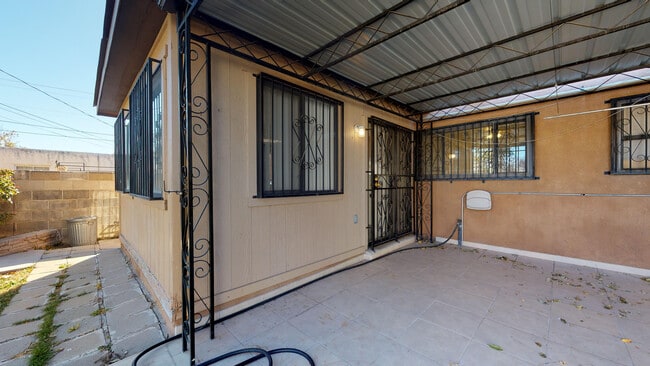 Building Photo - UPTOWN 3/BD 2/BA 1/CP WORKSHOP