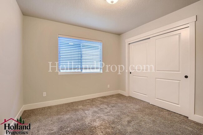 Building Photo - Gorgeous 4-Bedroom Home Near Nike & Intel ...