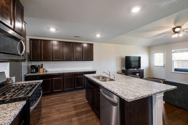 Building Photo - *Move In Special: Half off February 2026 Rent, If moved in by January*