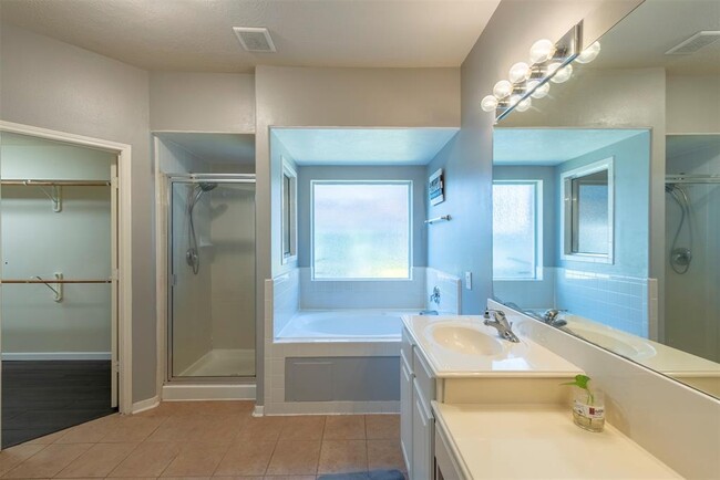 Building Photo - 3818 Houston Lake Dr