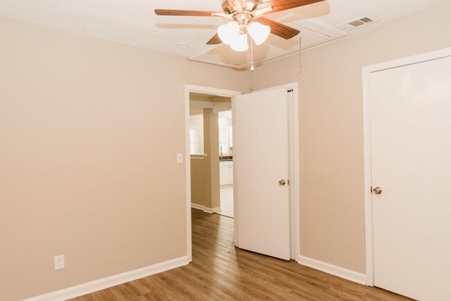 Building Photo - 2780 Hall Dr SE