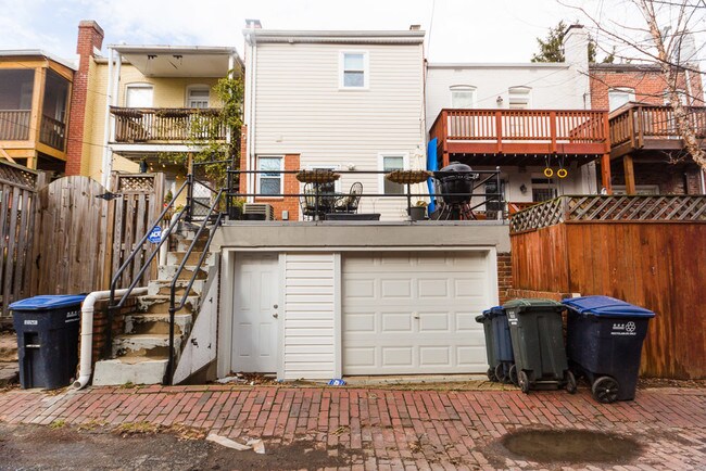 Building Photo - 1319 Corbin Pl NE