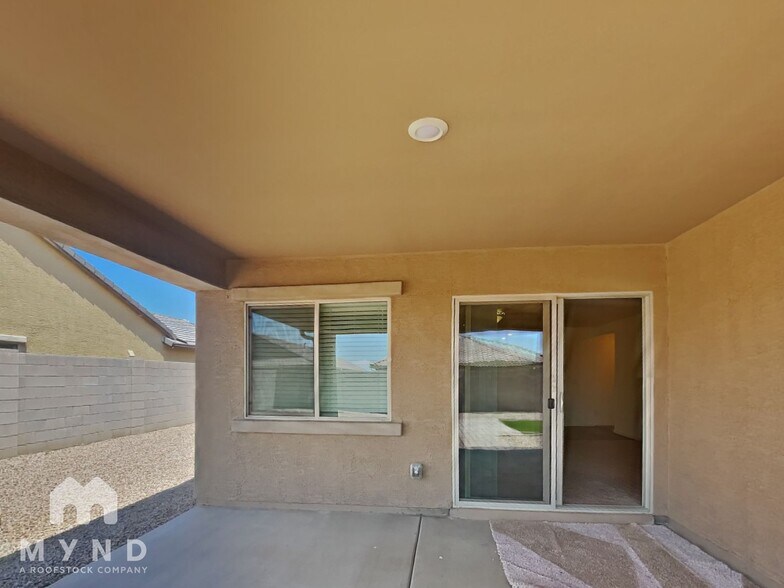 Building Photo - 1557 E Caballero Dr