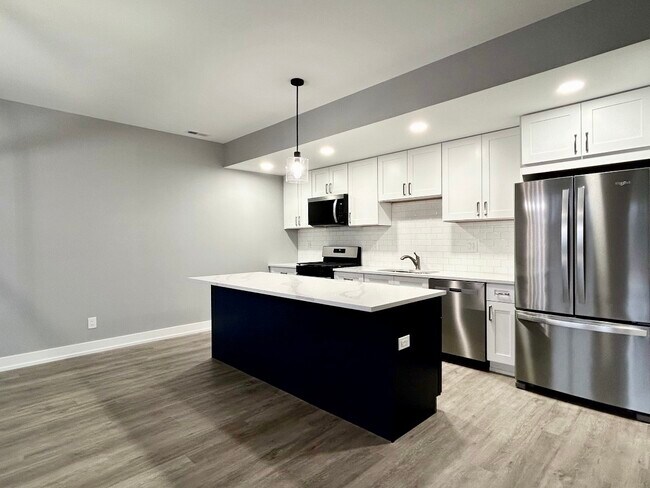 Building Photo - 1320 8th St